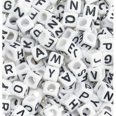 白色方形字母珠
